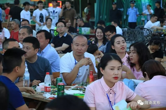 好嗨喲！隴南第一屆青島啤酒節(jié)開幕啦，為期8天