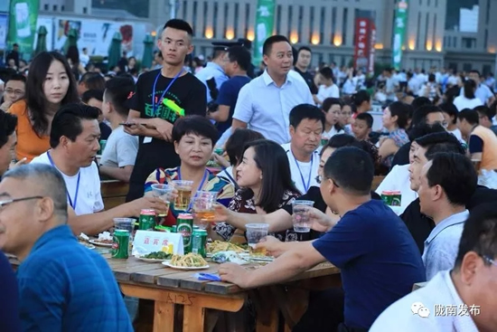 好嗨喲！隴南第一屆青島啤酒節(jié)開幕啦，為期8天