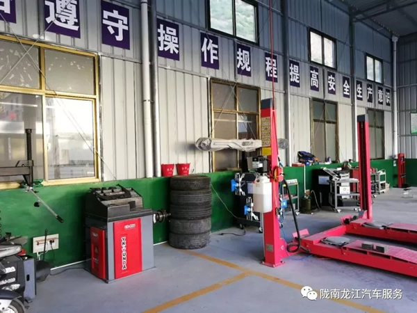 金錘鈑金，銀槍噴漆！龍江汽修值得信賴！