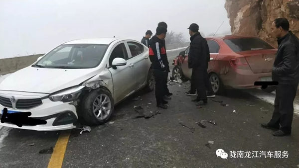 金錘鈑金，銀槍噴漆！龍江汽修值得信賴！