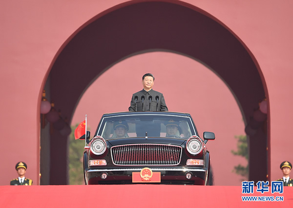 慶祝中華人民共和國成立70周年大會隆重舉行  習(xí)近平發(fā)表重要講話并檢閱受閱部隊(duì)