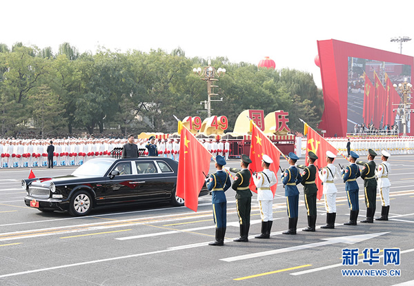 慶祝中華人民共和國成立70周年大會隆重舉行  習(xí)近平發(fā)表重要講話并檢閱受閱部隊(duì)