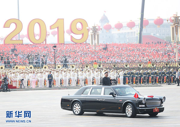 慶祝中華人民共和國成立70周年大會隆重舉行  習(xí)近平發(fā)表重要講話并檢閱受閱部隊(duì)