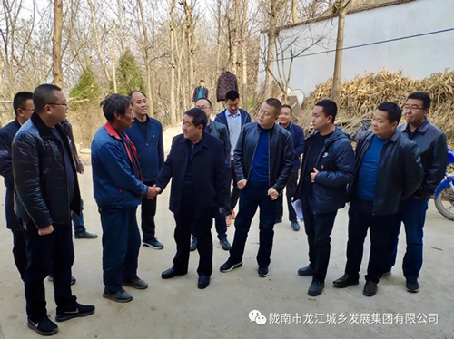 市龍江集團在文縣橋頭鎮(zhèn)安子坡村開展“解難題、辦實事、送溫暖”活動