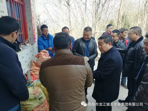 市龍江集團在文縣橋頭鎮(zhèn)安子坡村開展“解難題、辦實事、送溫暖”活動